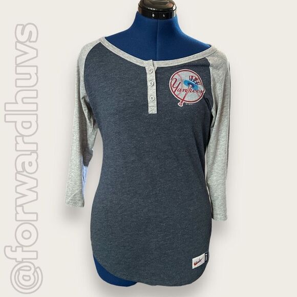 MLB New York Yankees 1/2 Sleeve Tee Size Small - Picture 1 of 10